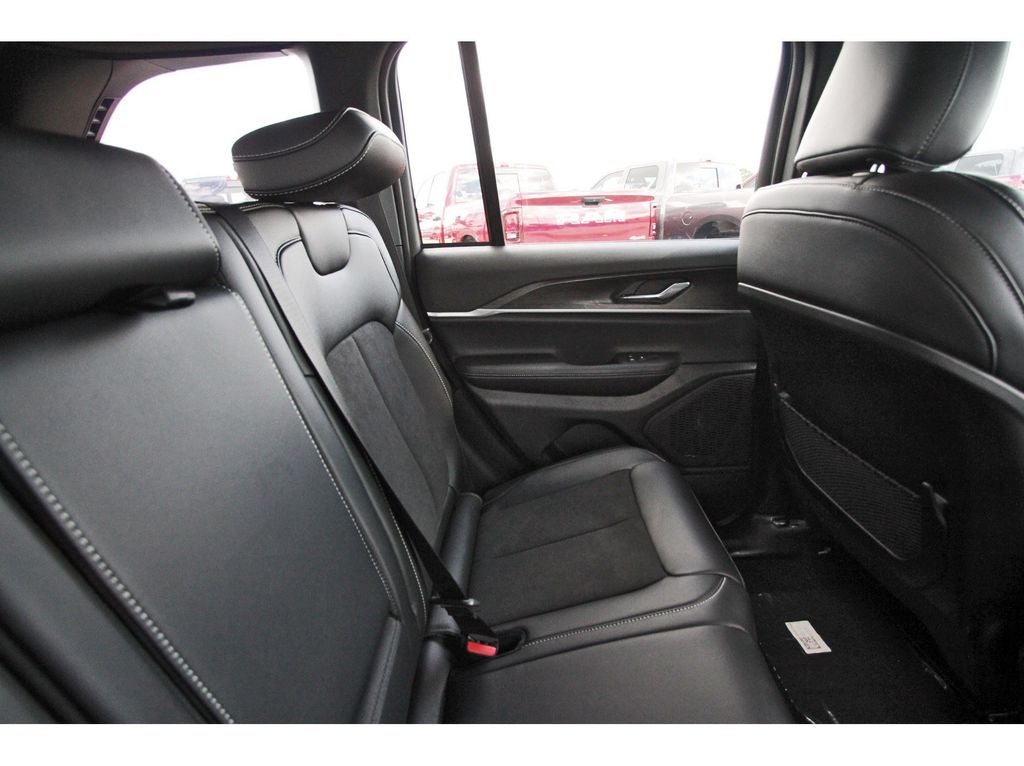 2026 Jeep Grand Cherokee GRAND CHEROKEE LAREDO ALTITUDE 4X2