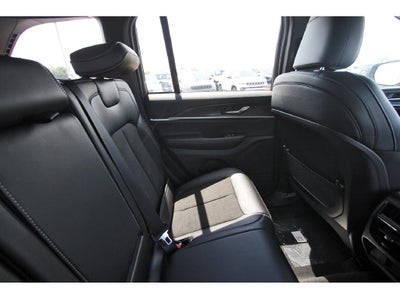 2027 Jeep Grand Cherokee Laredo Altitude