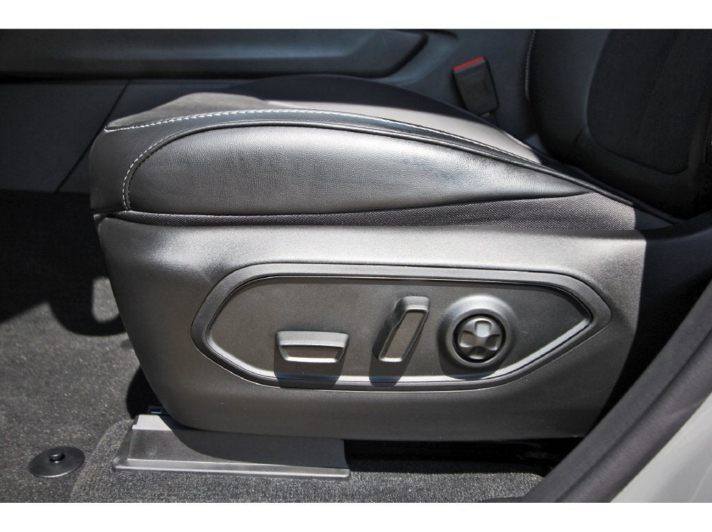 2027 Jeep Grand Cherokee Laredo Altitude