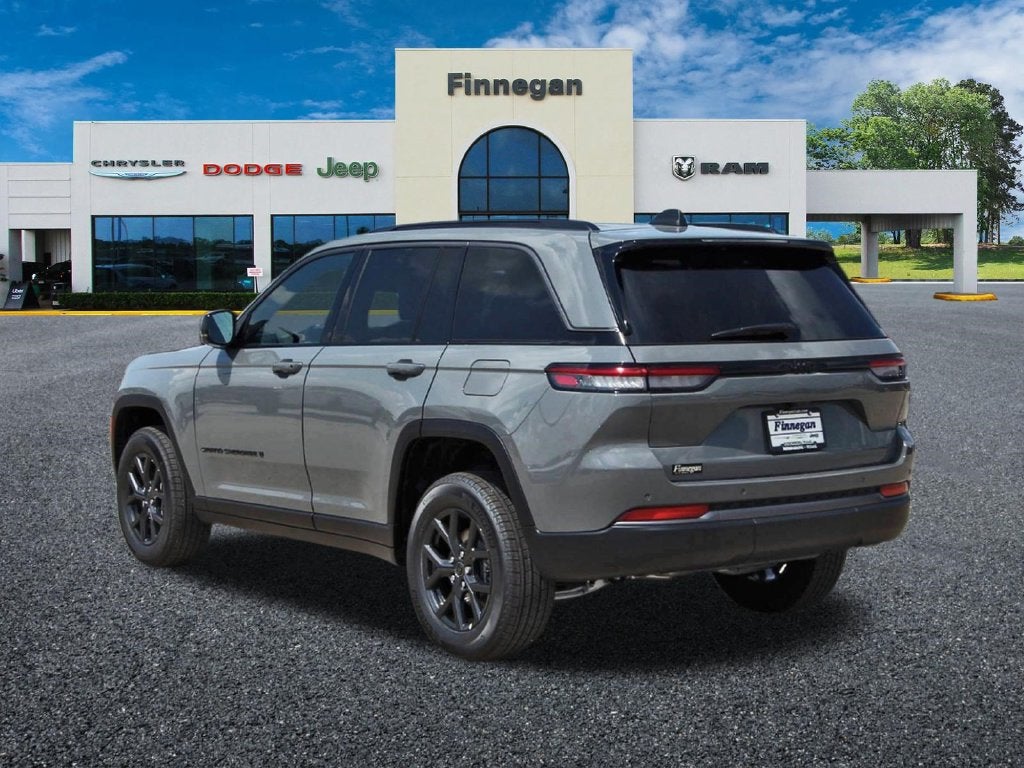 2027 Jeep Grand Cherokee Laredo Altitude
