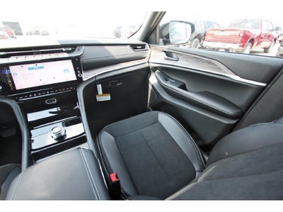 2027 Jeep Grand Cherokee Laredo Altitude