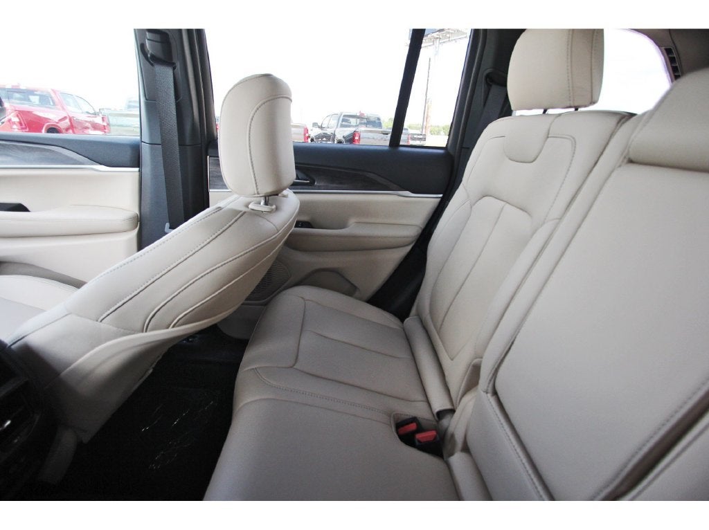 2027 Jeep Grand Cherokee Limited