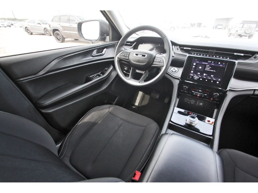 2023 Jeep Grand Cherokee L Laredo