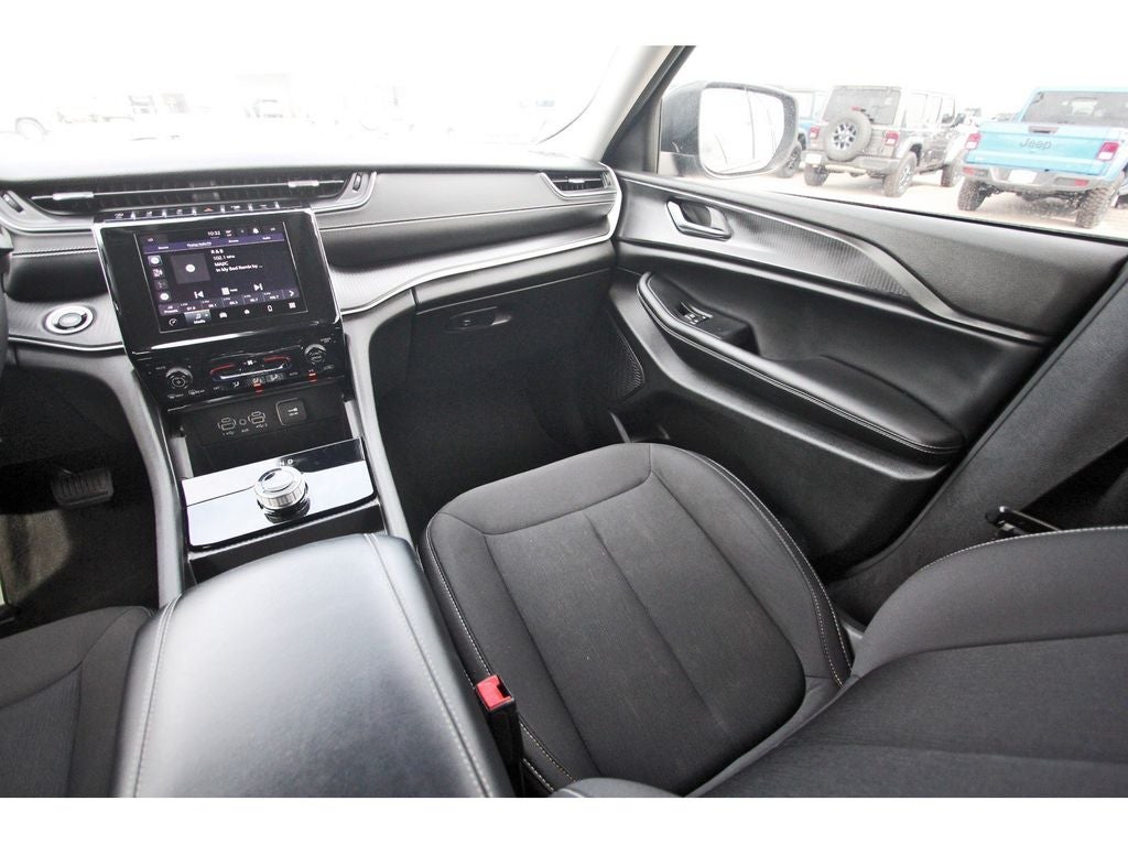 2023 Jeep Grand Cherokee L Laredo