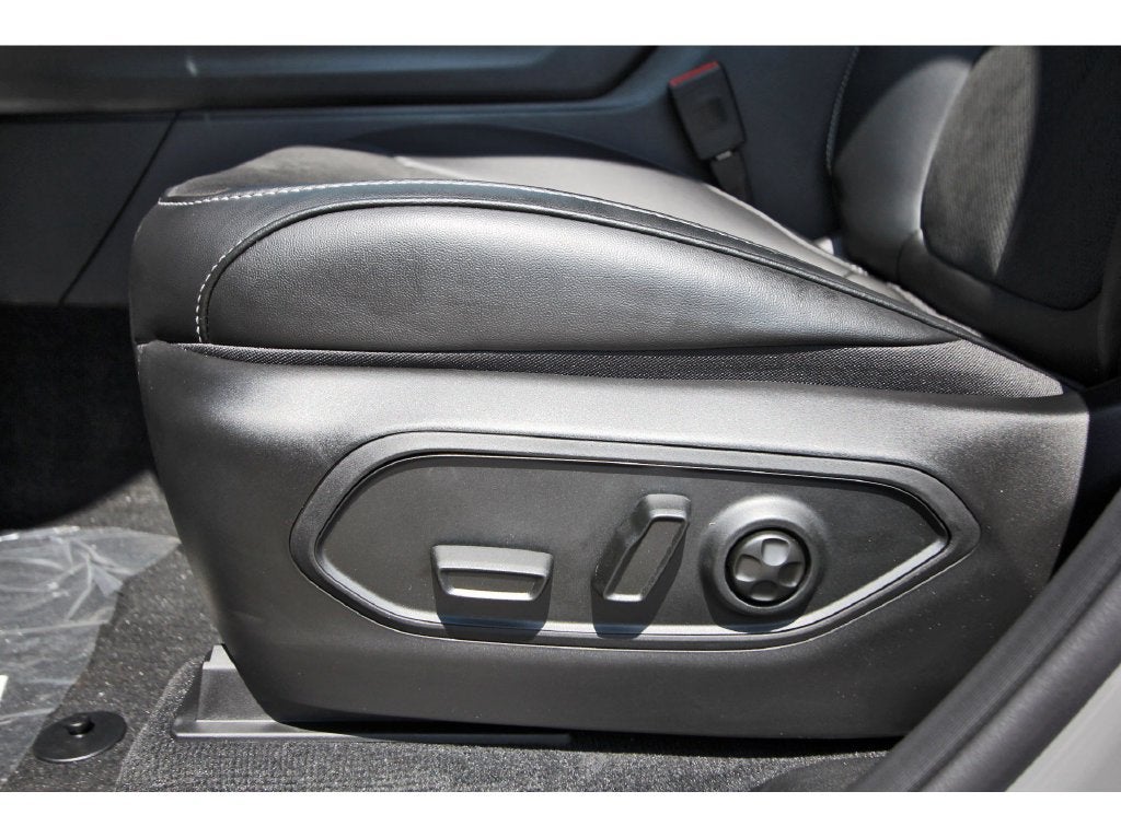 2027 Jeep Grand Cherokee Laredo Altitude