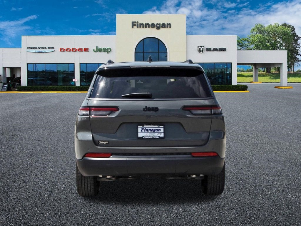 2027 Jeep Grand Cherokee Laredo Altitude