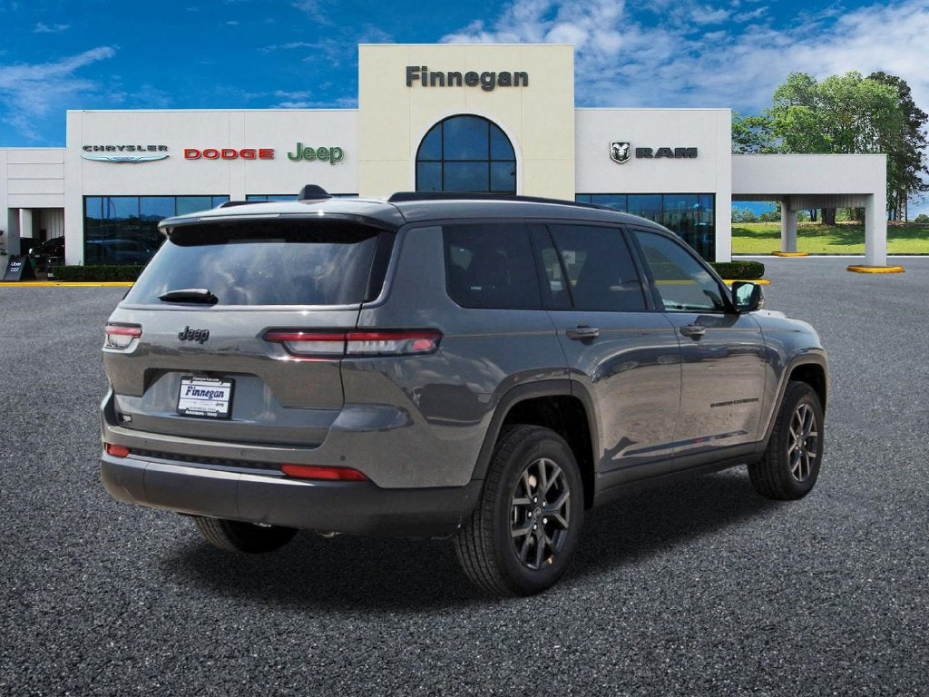 2027 Jeep Grand Cherokee Laredo Altitude