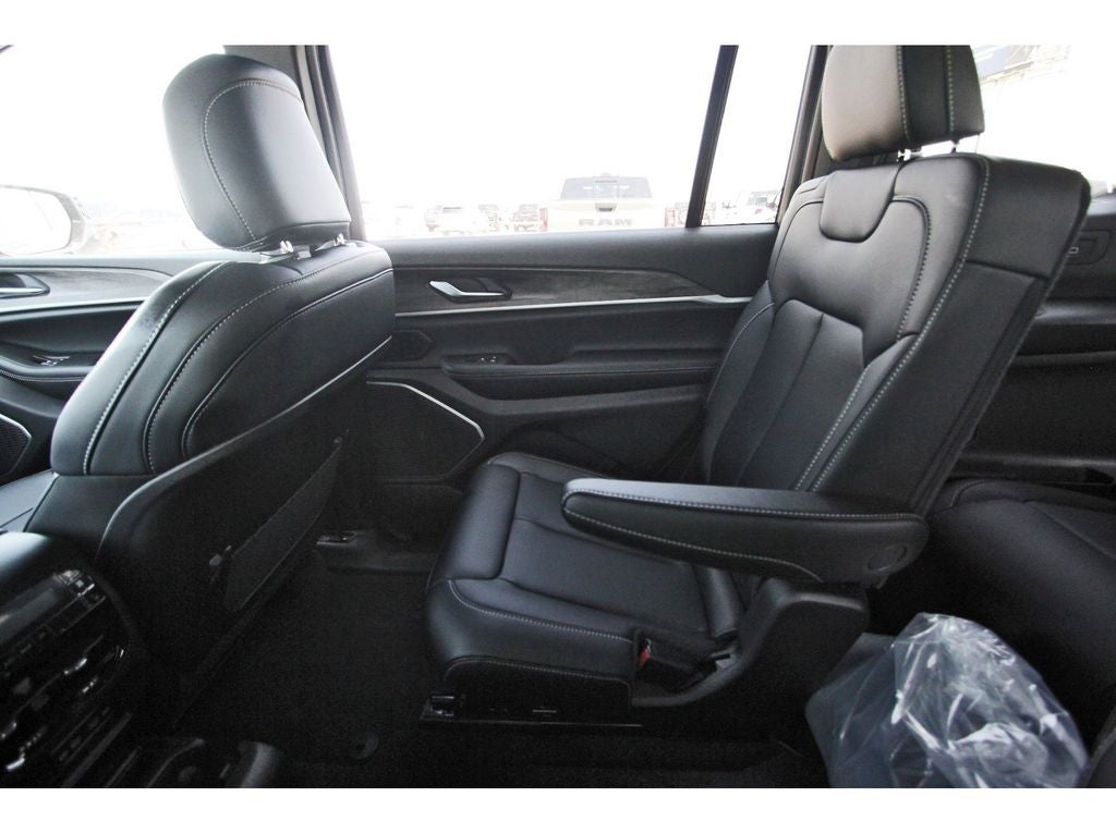 2026 Jeep Grand Cherokee GRAND CHEROKEE L LIMITED 4X2