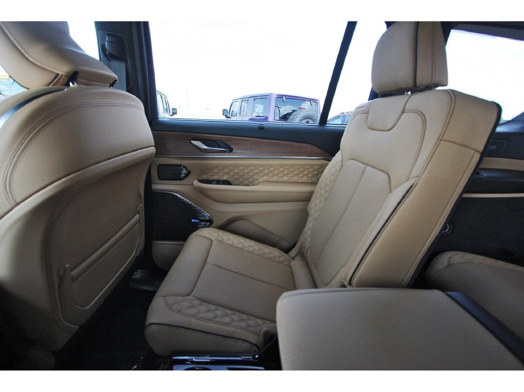2027 Jeep Grand Cherokee Summit