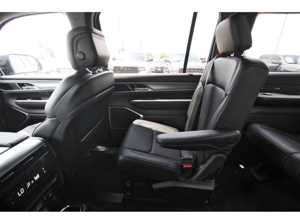 2026 Jeep Grand Wagoneer GRAND WAGONEER UPLAND 4X4