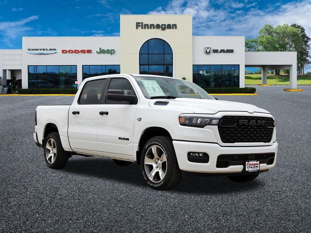 2026 RAM Ram 1500 RAM 1500 EXPRESS CREW CAB 4X2 5'7' BOX