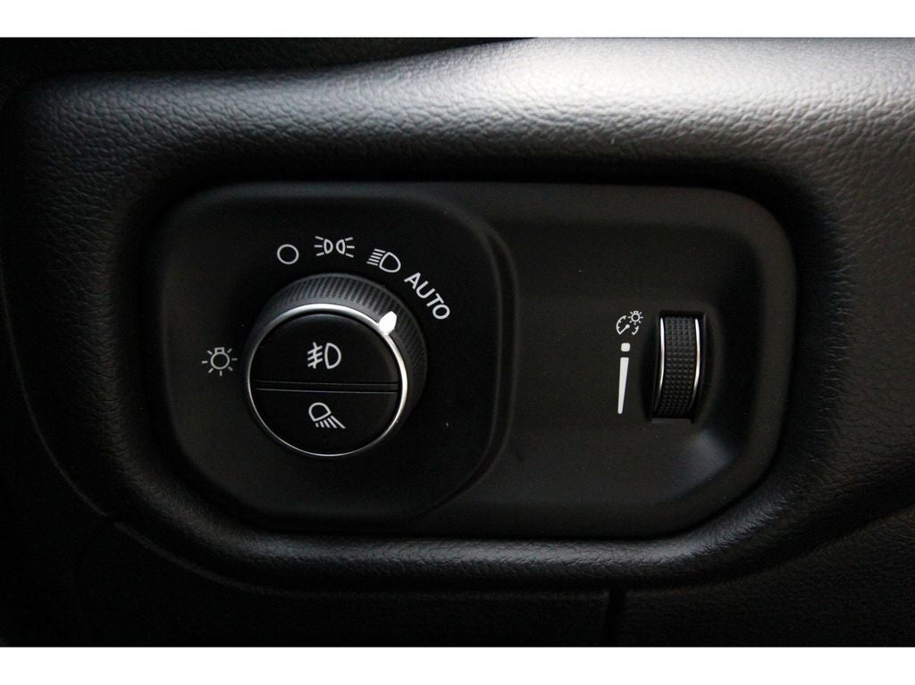 2025 RAM Ram 1500 RAM 1500 LONE STAR CREW CAB 4X4 5'7' BOX