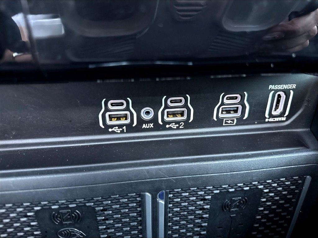 2025 RAM 1500 Laramie Dual–Pane Panoramic Sunroof - Night Edition