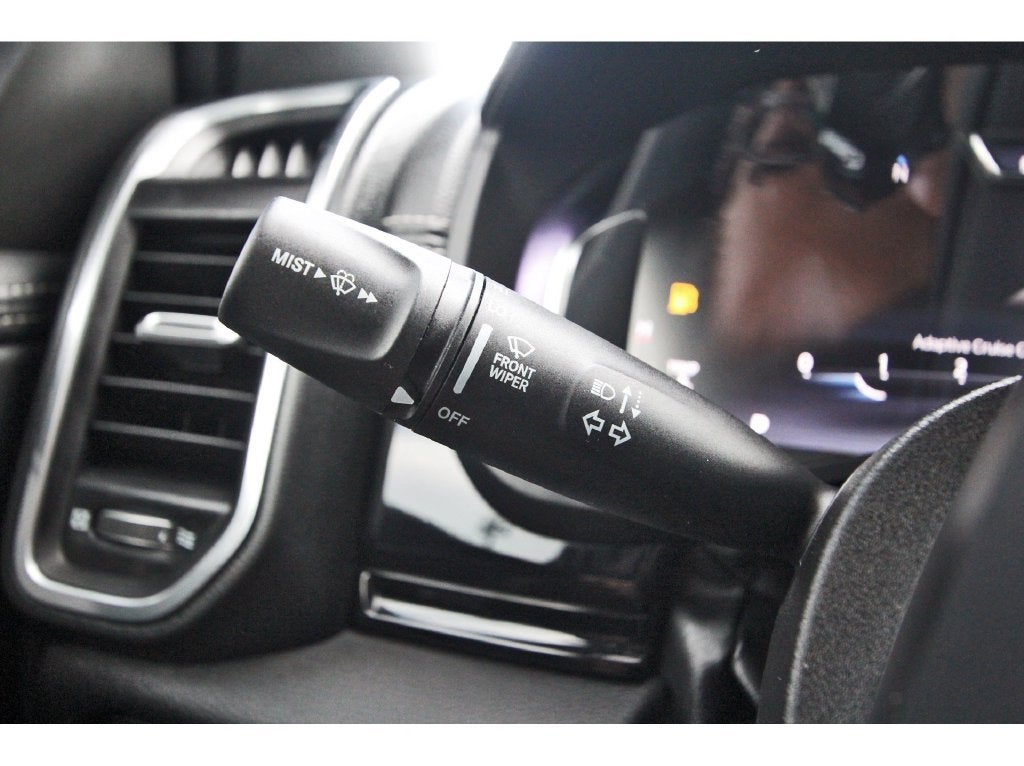2025 RAM 1500 Laramie Dual–Pane Panoramic Sunroof - Night Edition