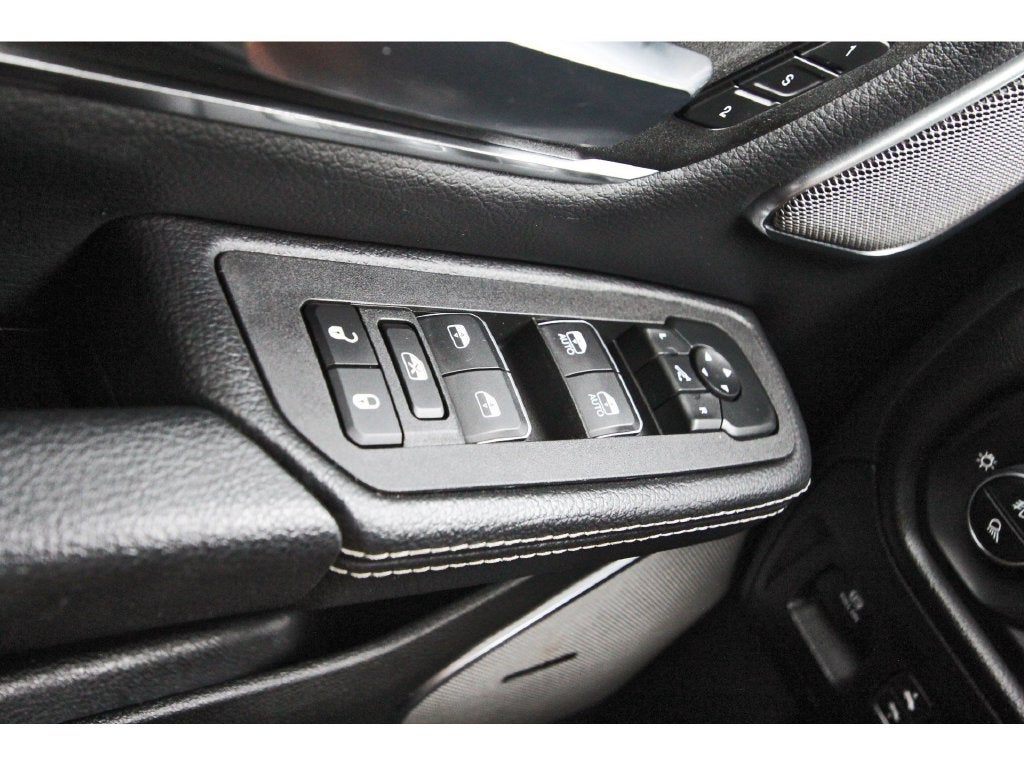 2025 RAM 1500 Laramie Dual–Pane Panoramic Sunroof - Night Edition