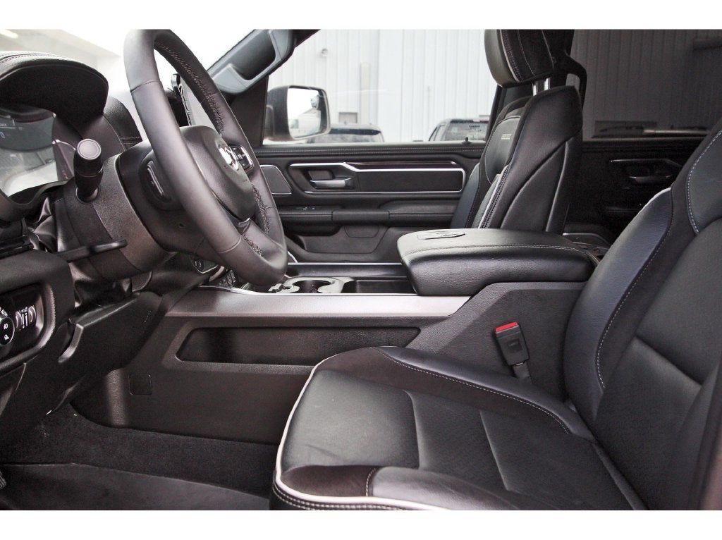 2025 RAM 1500 Laramie Dual–Pane Panoramic Sunroof - Night Edition