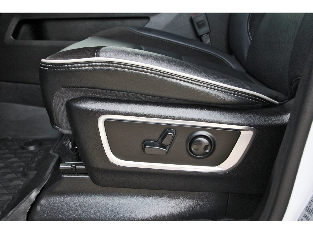 2025 RAM 1500 Laramie Dual–Pane Panoramic Sunroof - Night Edition