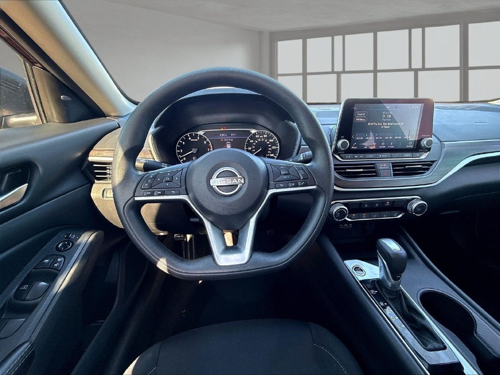 2025 Nissan Altima 2.5 SV Apple Car Play - Android Auto