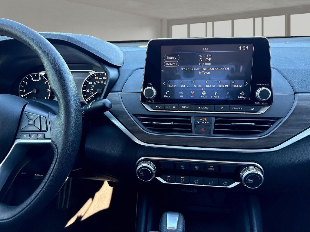 2025 Nissan Altima 2.5 SV Apple Car Play - Android Auto