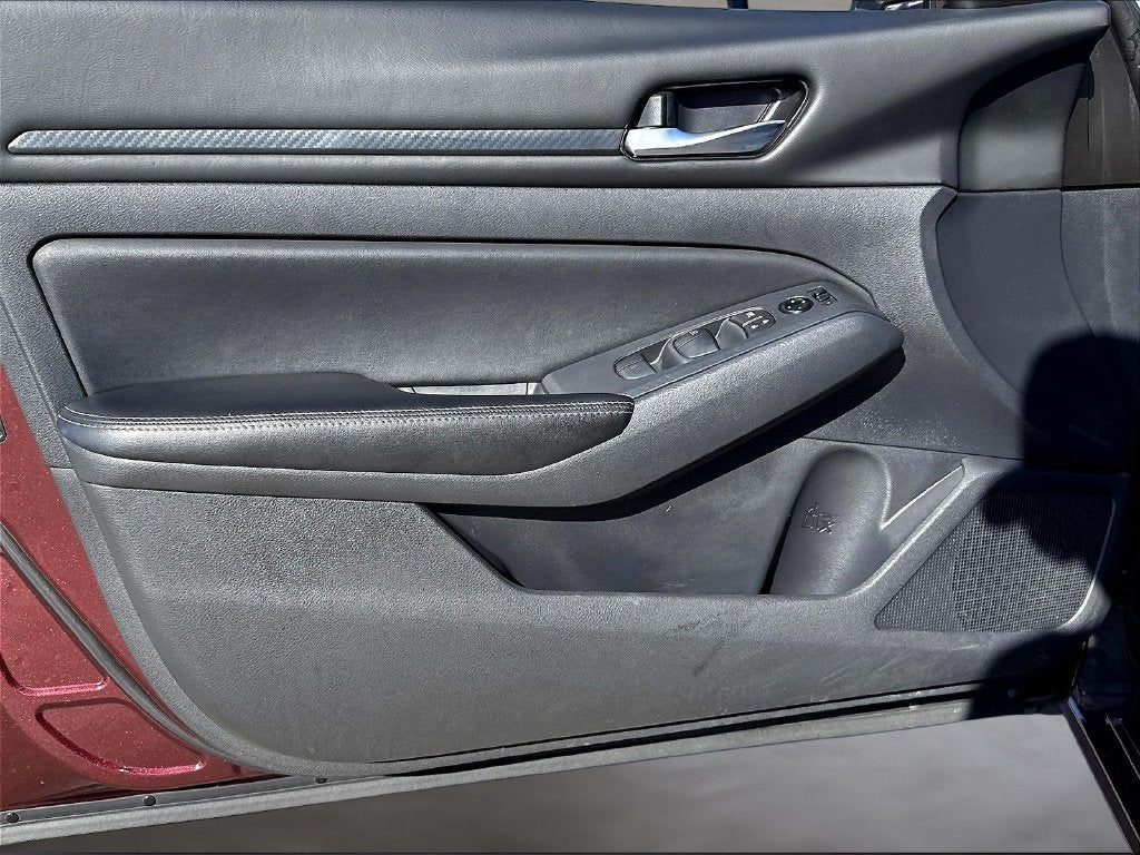 2025 Nissan Altima 2.5 SV Apple Car Play - Android Auto