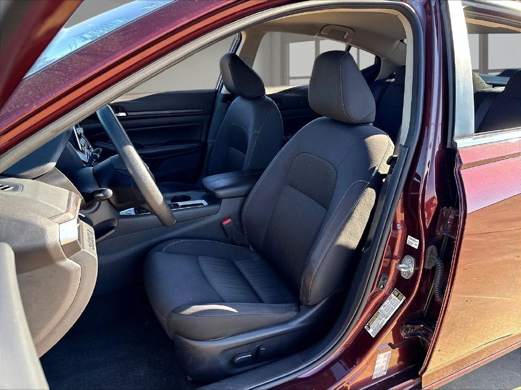 2025 Nissan Altima 2.5 SV Apple Car Play - Android Auto