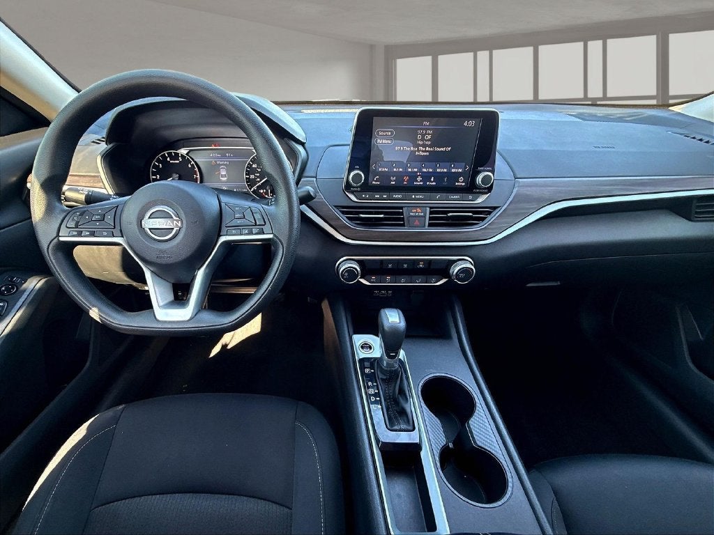 2025 Nissan Altima 2.5 SV Apple Car Play - Android Auto