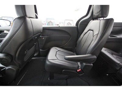 2027 Chrysler Pacifica PACIFICA SELECT