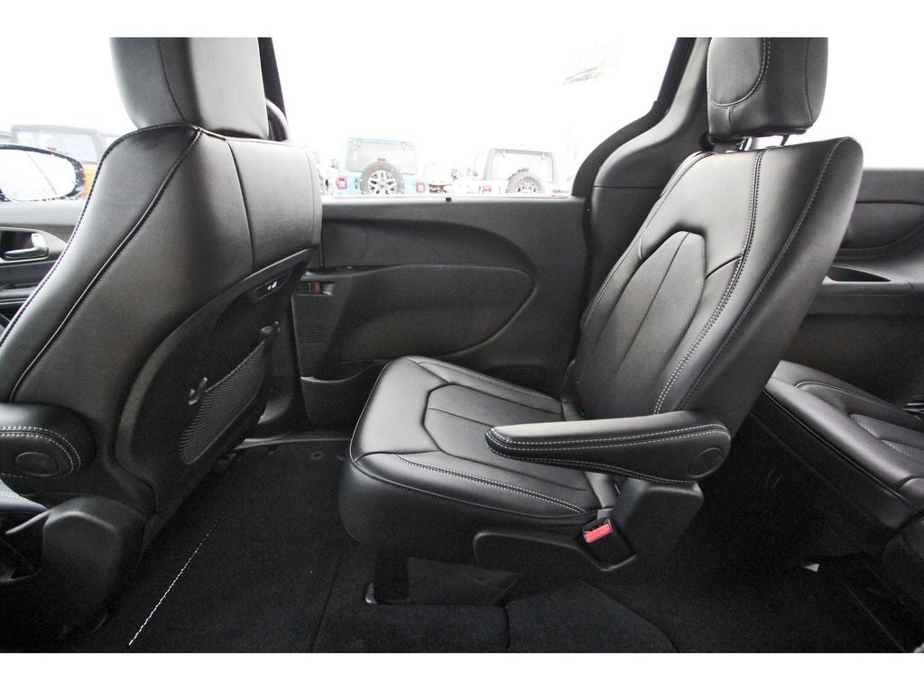 2027 Chrysler Pacifica PACIFICA SELECT