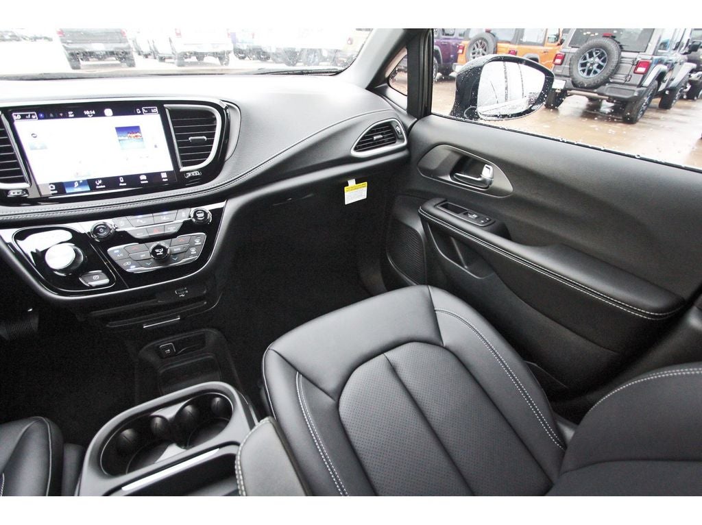 2027 Chrysler Pacifica PACIFICA SELECT