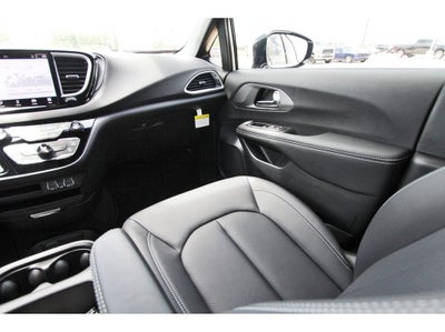 2025 Chrysler Voyager VOYAGER LX