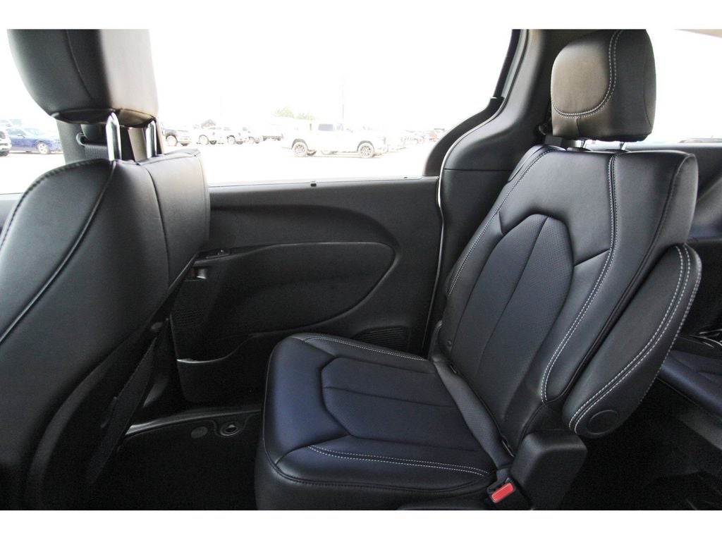 2025 Chrysler Voyager VOYAGER LX