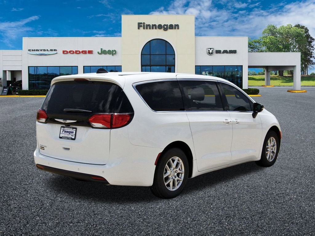 2025 Chrysler Voyager VOYAGER LX