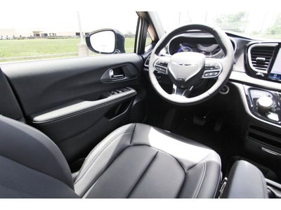 2025 Chrysler Voyager VOYAGER LX