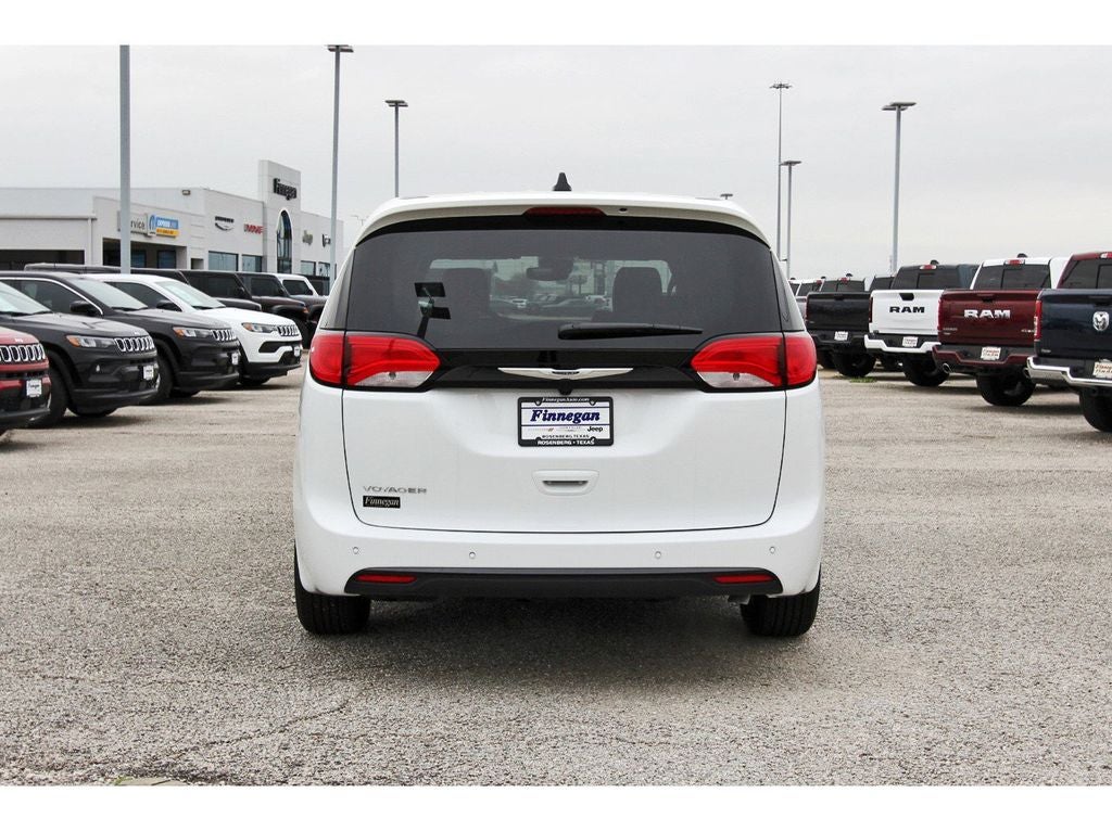 2025 Chrysler Voyager VOYAGER LX