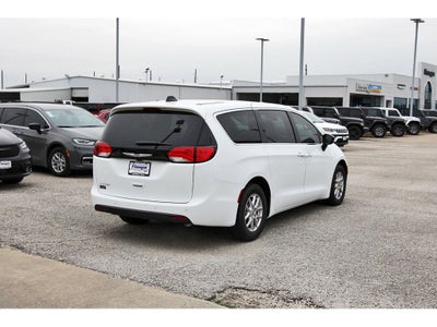 2025 Chrysler Voyager VOYAGER LX