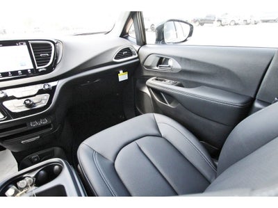 2025 Chrysler Voyager VOYAGER LX