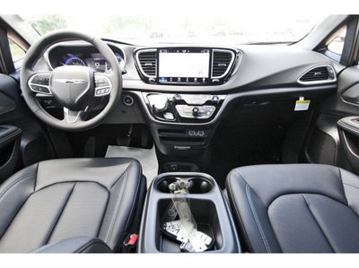 2025 Chrysler Voyager VOYAGER LX