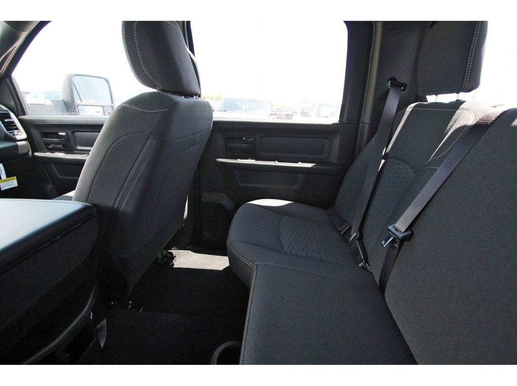 2026 RAM Ram 2500 RAM 2500 BLACK EXPRESS CREW CAB 4X4 6'4' BOX