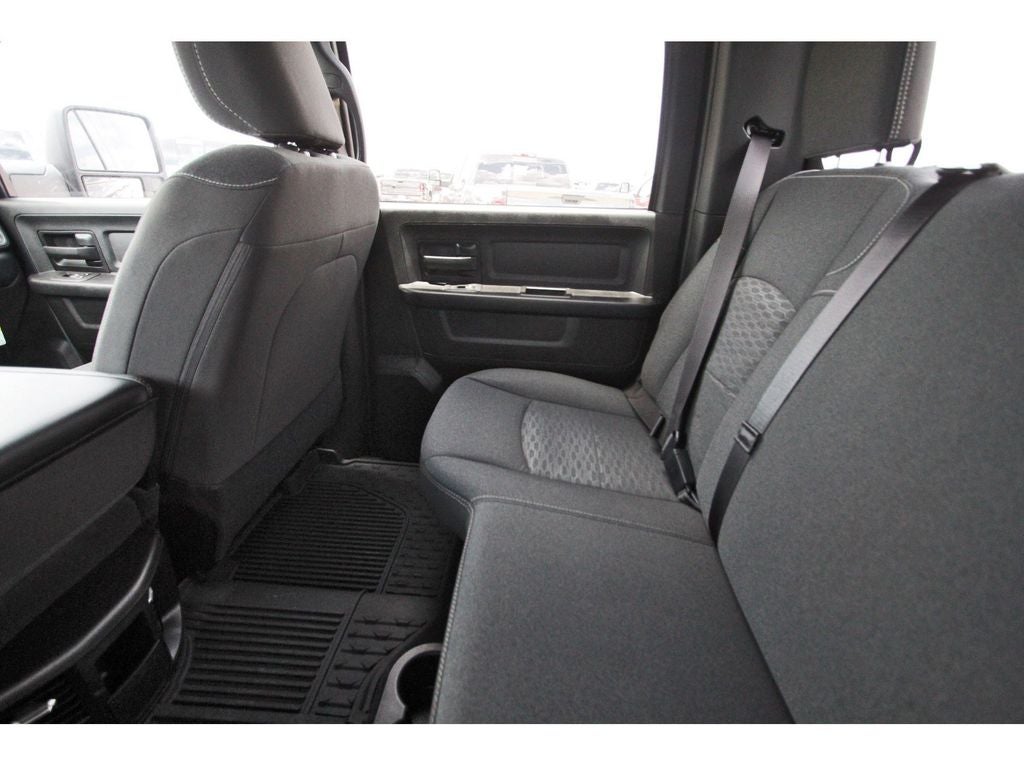 2026 RAM Ram 2500 RAM 2500 BLACK EXPRESS CREW CAB 4X4 6'4' BOX