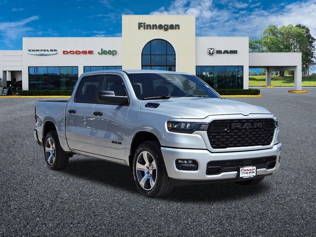 2026 RAM Ram 1500 RAM 1500 EXPRESS CREW CAB 4X2 5'7' BOX