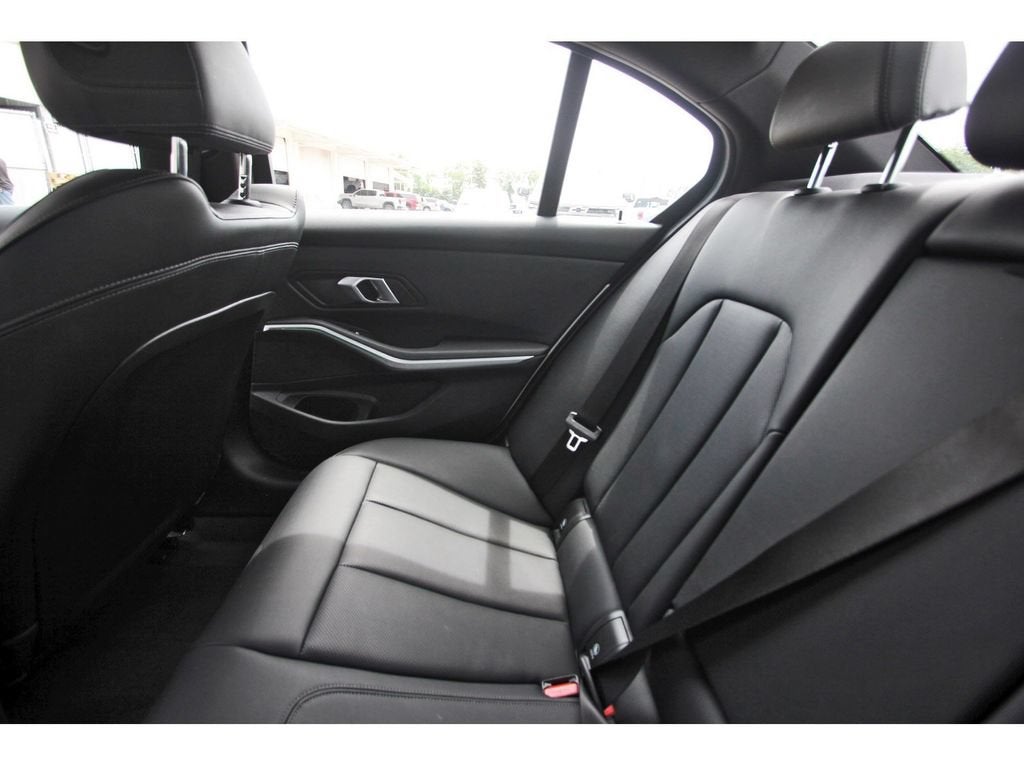2025 BMW 3 Series 330i
