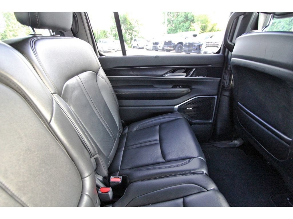 2024 Jeep Wagoneer BASE